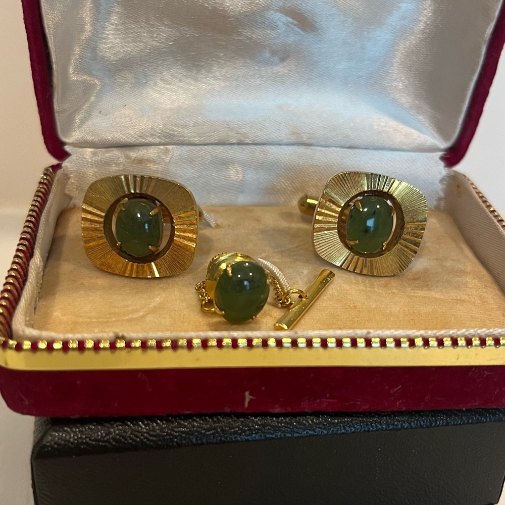 Vintage Mens Green Stone Gold Tone Cuff Links & Tie Clip Set